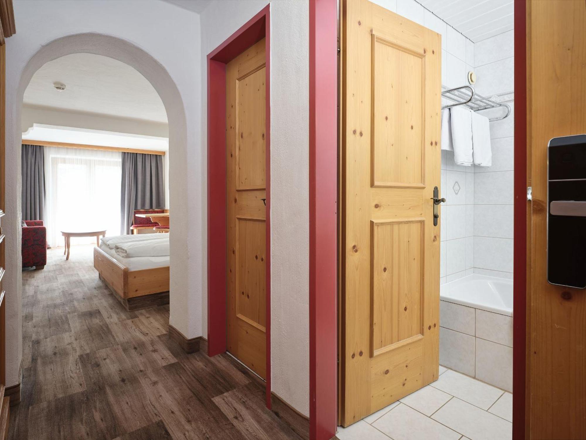 Hotel Metzgerwirt Кирхберг Экстерьер фото